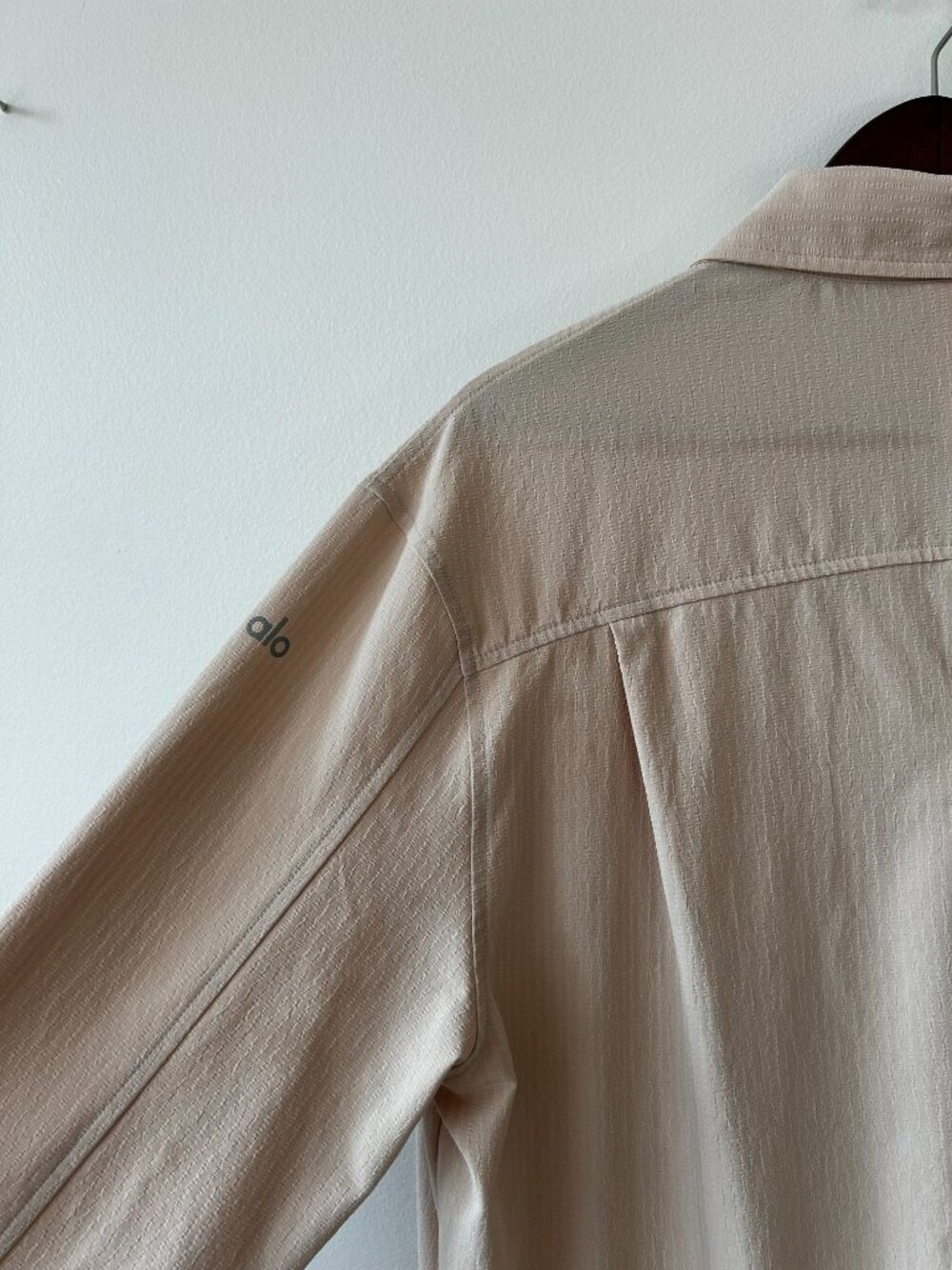 Alo Yoga Dreamscape Button Down Long Sleeve Top - Macadamia - Small - Picture 4 of 5